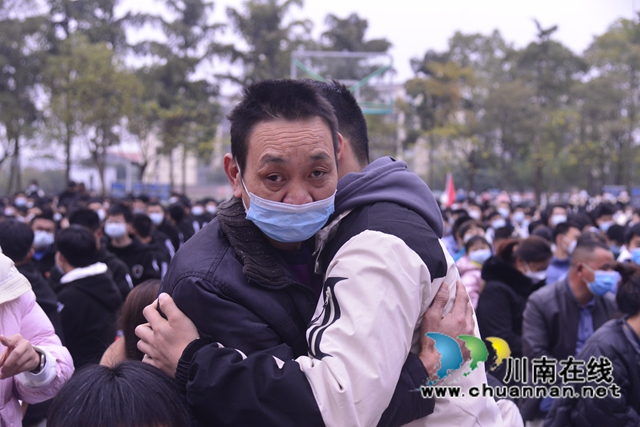 泸县建校举行纪念“12.9运动”86周年活动暨成人礼仪式(图18)