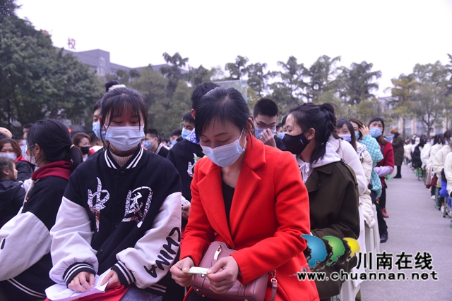 泸县建校举行纪念“12.9运动”86周年活动暨成人礼仪式(图15)