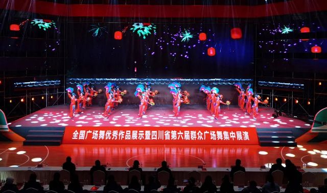 泸州市文化馆舞蹈《万家花灯万家甜》雅安夺冠(图2)