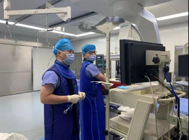 突破极限!泸州市人民医院为2名九旬老人实施ERCP取石术(图4) 突破极限!泸州市人民医院为2名九旬老人实施ERCP取石术(图4)