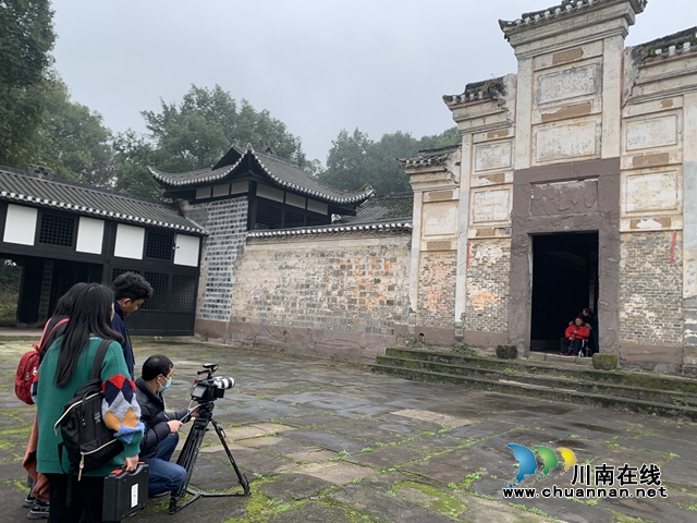 《老西藏故事》摄制组到合江拍摄罗念一专访