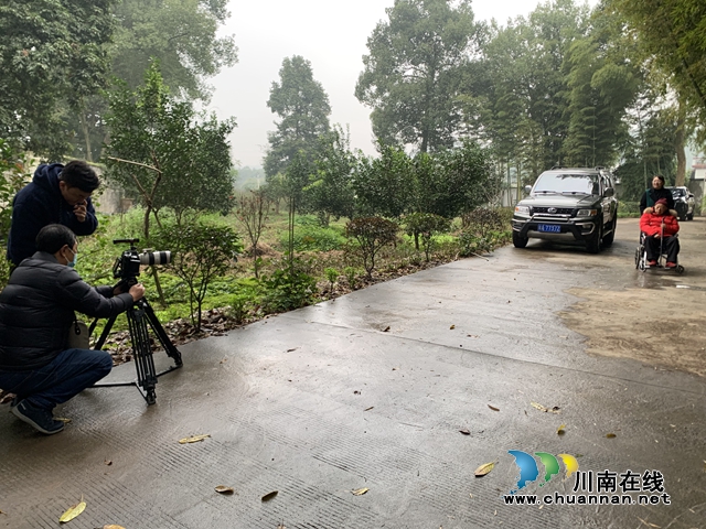 《老西藏故事》摄制组到合江拍摄罗念一专访(图4) 《老西藏故事》摄制组到合江拍摄罗念一专访(图4)