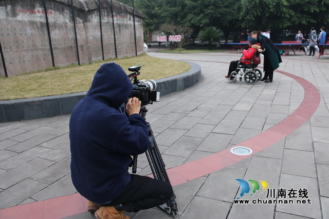 《老西藏故事》摄制组到合江拍摄罗念一专访(图2) 《老西藏故事》摄制组到合江拍摄罗念一专访(图2)