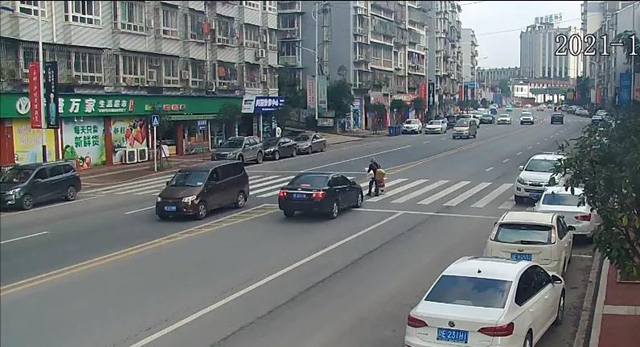 泸州:斑马线上的车祸,都是高跟鞋的错!(图2) 泸州:斑马线上的车祸,都是高跟鞋的错!(图2)