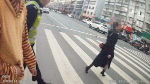 泸州:斑马线上的车祸,都是高跟鞋的错!(图3) 泸州:斑马线上的车祸,都是高跟鞋的错!(图3)