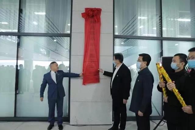 泸州高铁站站区服务中心及综合管理办公室揭牌(图2)