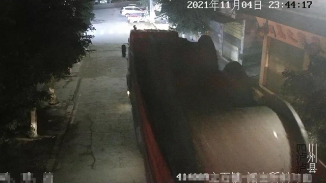 泸县:监守自盗!工地员工动用吊车和拖车作案(图5) 泸县:监守自盗!工地员工动用吊车和拖车作案(图5)