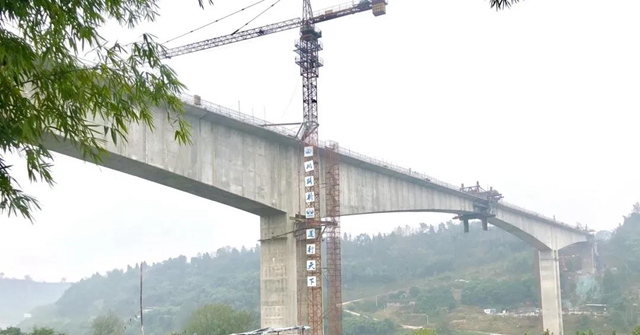 一小时即将缩短为两分钟 泸州合江大沱子大桥合龙(图2)