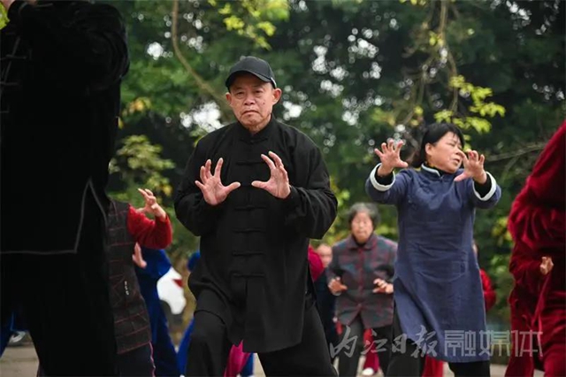 天哪！内江竟有高手在公园同练武侠小说里的绝学“易筋经”！(图15)