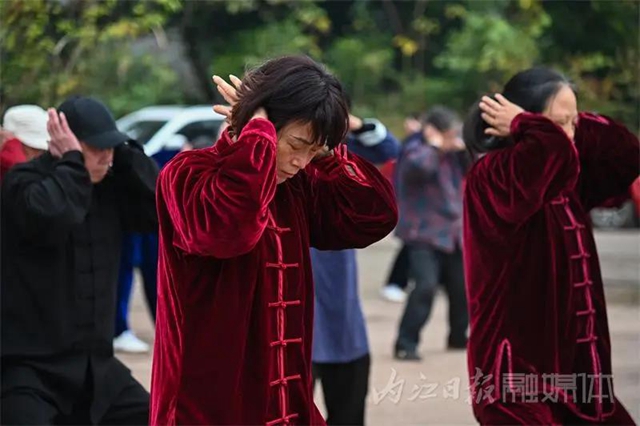 天哪！内江竟有高手在公园同练武侠小说里的绝学“易筋经”！(图16)