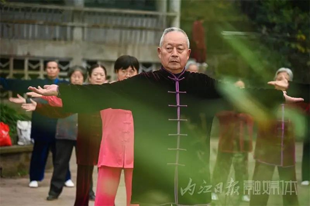 天哪！内江竟有高手在公园同练武侠小说里的绝学“易筋经”！(图7)