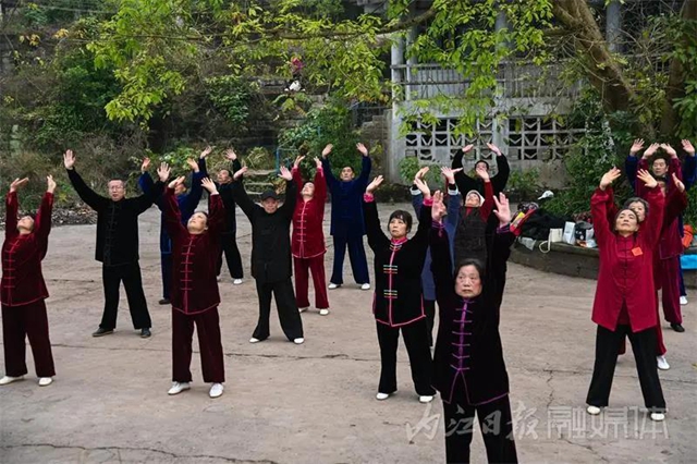 天哪！内江竟有高手在公园同练武侠小说里的绝学“易筋经”！(图8)