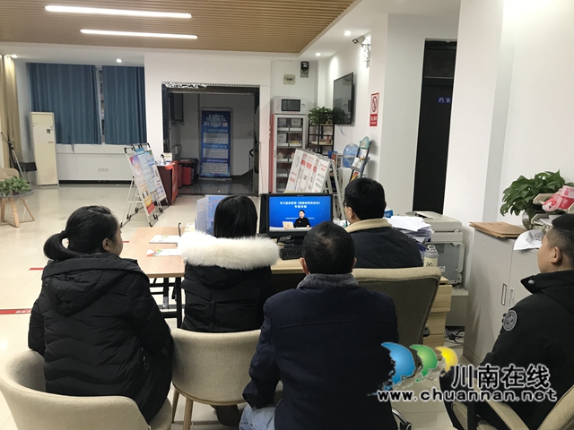 龙马潭区小市街道上大街社区妇联组织开展学习《家庭教育促进法》活动