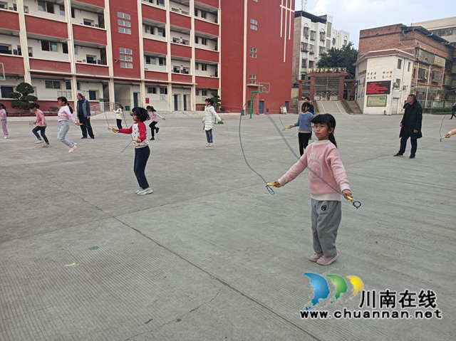 泸县教育和体育局到百和镇开展小学体育质量抽测工作