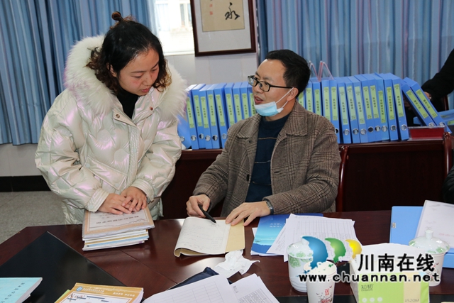 叙永镇中心校接受叙永县教育和体育局督导评估检查