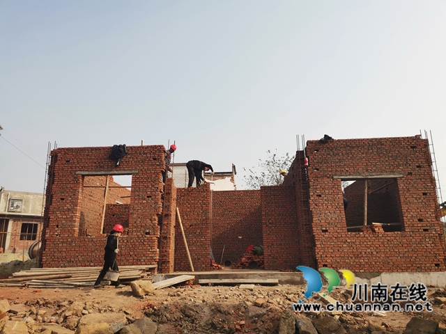 震后一百天  泸县灾民安居梦逐渐变为现实(图4)