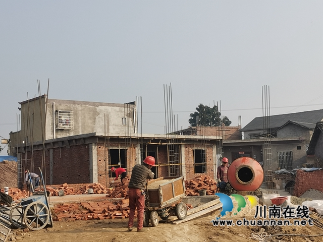 震后一百天  泸县灾民安居梦逐渐变为现实(图5)