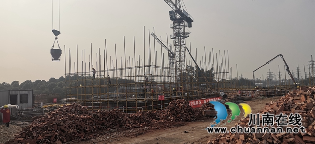 震后一百天  泸县灾民安居梦逐渐变为现实(图8)