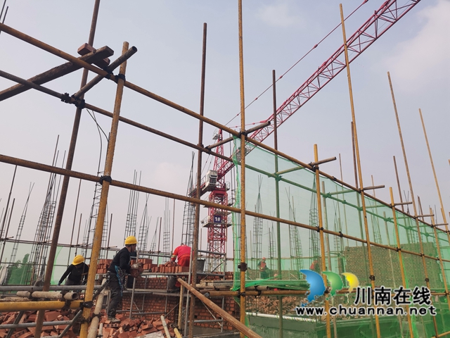 震后一百天  泸县灾民安居梦逐渐变为现实(图9)