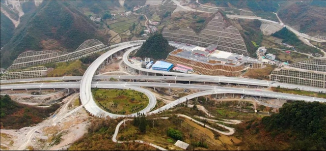 昭泸高速全线通车，泸州至昭通车程缩短两个小时(图1)