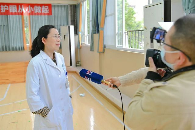 西南医大附院眼科这两位教授带着团队进校园当上了老师(图11) nEO_IMG_11.jpg