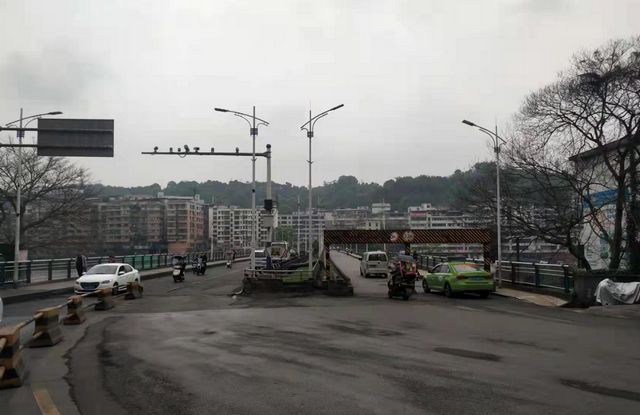 合江县赤水河大桥实施限制通行措施