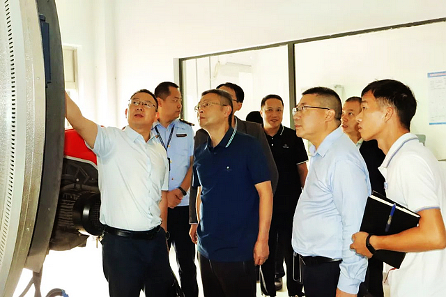 泸州市市场监管局党组书记、局长宋庆带队开展“双节”前安全工作检查