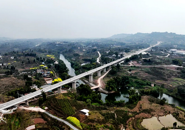 施工进入冲刺阶段！渝昆高铁渝宜段年内将通车，泸州30分钟到重庆